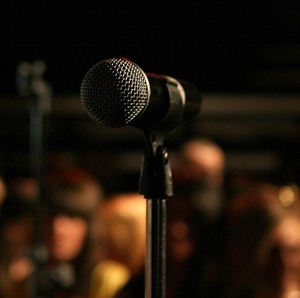 Lampenfieber, Mikrofon auf Bühne